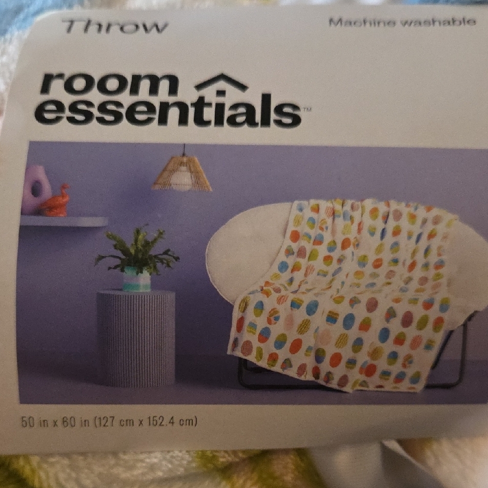 Room Essentials Throw - Picture 2 of 2